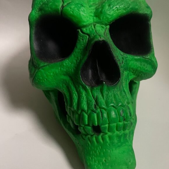 Green Halloween Skull Decor - Picture 3 of 6
